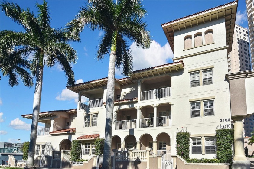 Located downtown in luxurious High Point Place, this sunny city - Beach Condo for sale in Fort Myers, Florida on Beachhouse.com