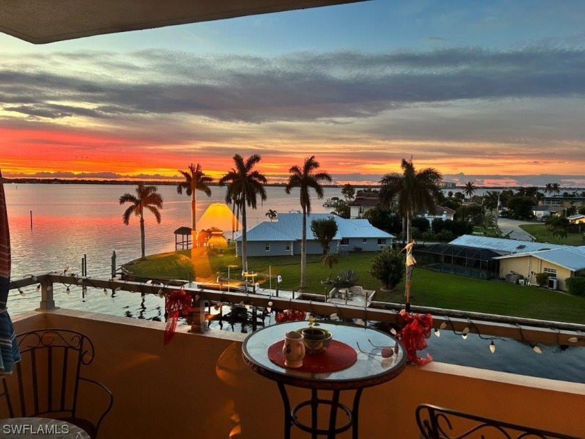 Waterfront Living at its Best! All the amenities and a prime - Beach Condo for sale in Cape Coral, Florida on Beachhouse.com