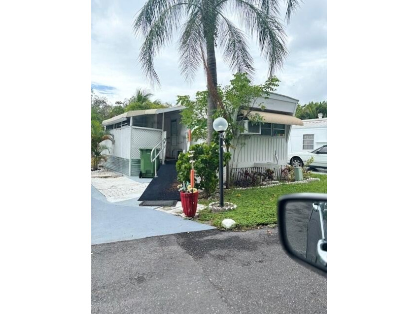 Great opportunity!  don't pay no more rent!walking distance from - Beach Home for sale in Lake Worth Beach, Florida on Beachhouse.com