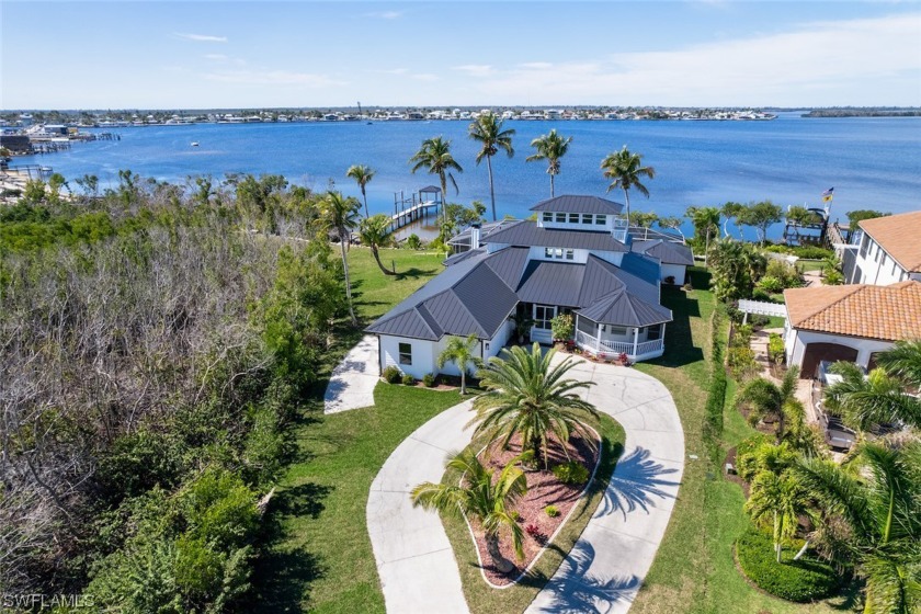 Discover an unparalleled fully furnished waterfront residence - Beach Home for sale in Matlacha, Florida on Beachhouse.com