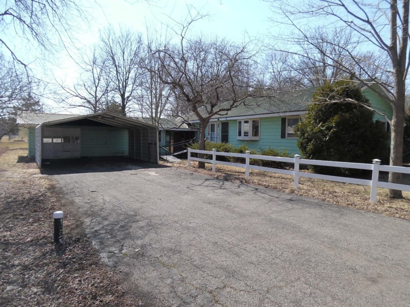 ***UNINCORPORATED CHESTERTON*** Looking for a rural area away - Beach Home for sale in Chesterton, Indiana on Beachhouse.com