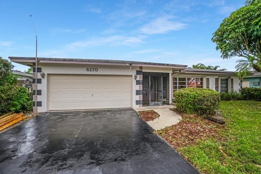 This is a big home with big potential - and the right buyer is - Beach Home for sale in Tamarac, Florida on Beachhouse.com