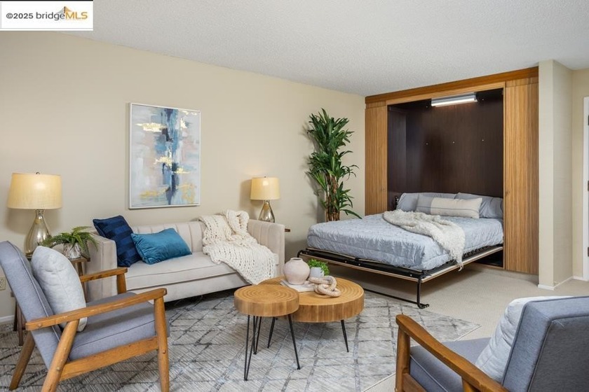 TOP FLOOR MAGIC at Watergate. NOW YOU SEE IT. NOW YOU DON'T - Beach Condo for sale in Emeryville, California on Beachhouse.com