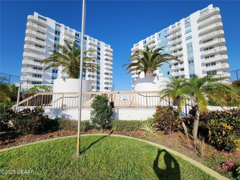 Experience the Best of Florida Living! This beautifully - Beach Condo for sale in Daytona Beach, Florida on Beachhouse.com