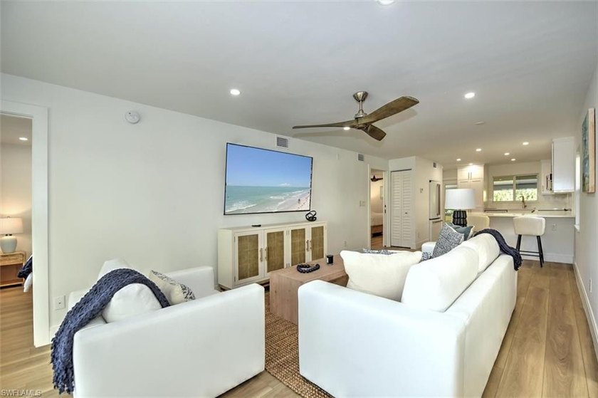 Stunning, updated 2 bedroom 2 bath corner condopletely remodeled - Beach Condo for sale in Naples, Florida on Beachhouse.com