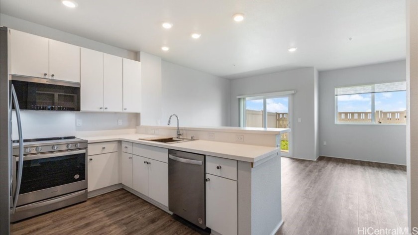 This three story 3 bedroom and 2 bathroom condominium consists - Beach Condo for sale in Kapolei, Hawaii on Beachhouse.com