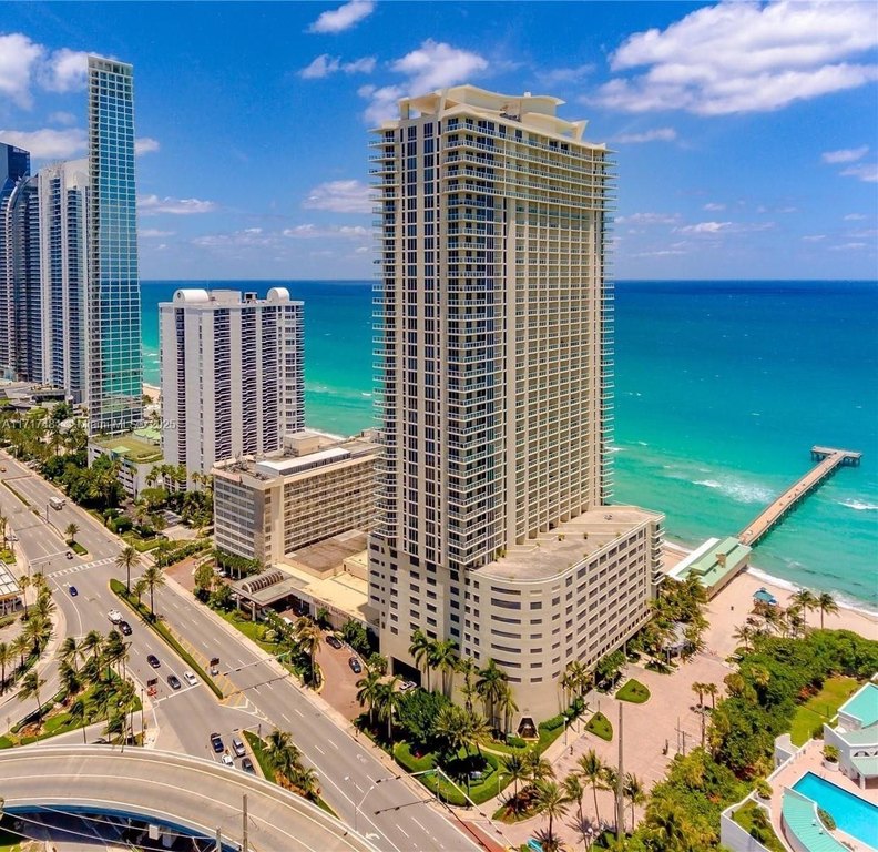 Corner unit with a great location and views in Sunny Isles, easy - Beach Condo for sale in Sunny Isles Beach, Florida on Beachhouse.com