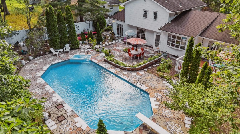 LOCATION, LOCATION, LOCATION! Rare opportunity to own a - Beach Home for sale in Toms River, New Jersey on Beachhouse.com