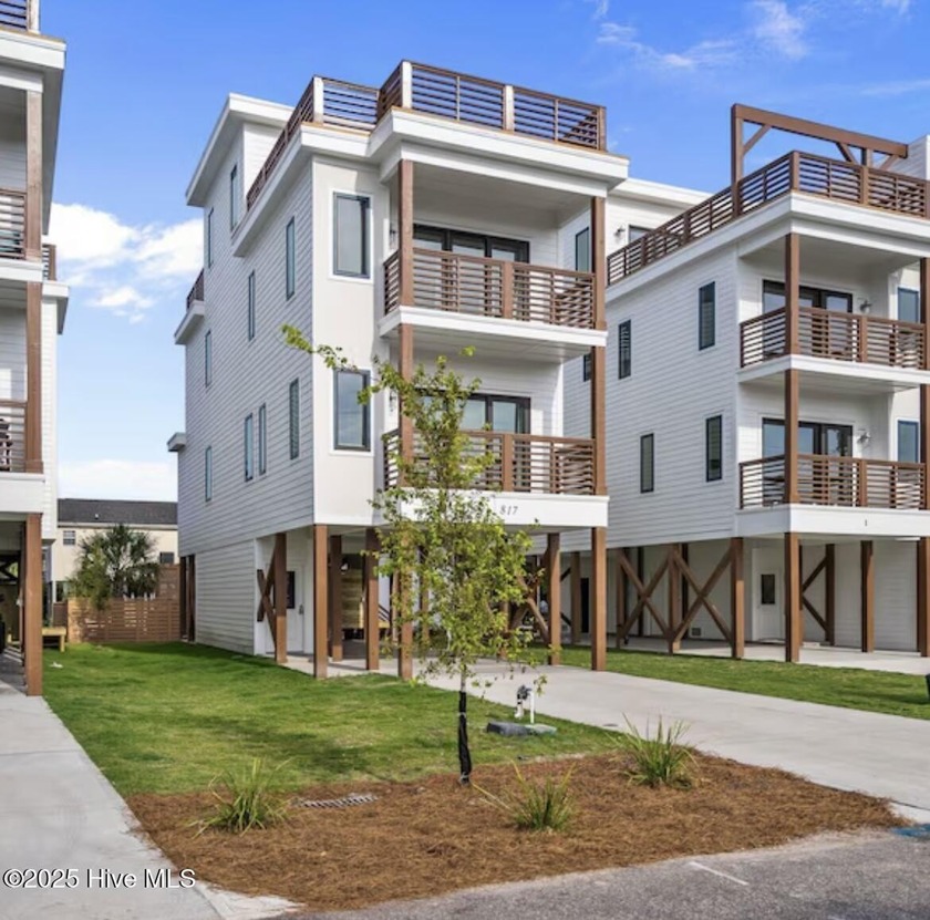 Rare opportunity to own a single stand alone town home. That's - Beach Townhome/Townhouse for sale in Carolina Beach, North Carolina on Beachhouse.com