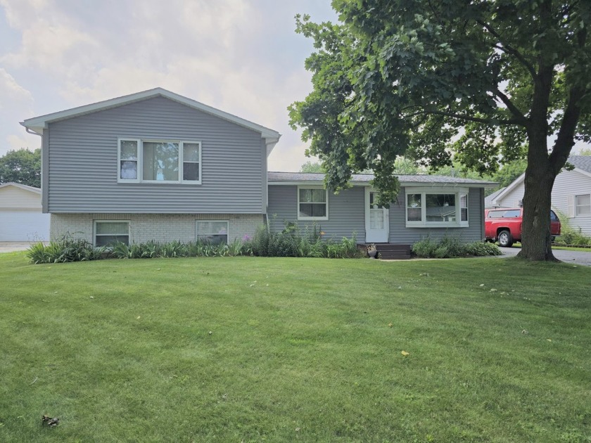 Need more room and possible in-law arrangement look no further! - Beach Home for sale in Winthrop Harbor, Illinois on Beachhouse.com