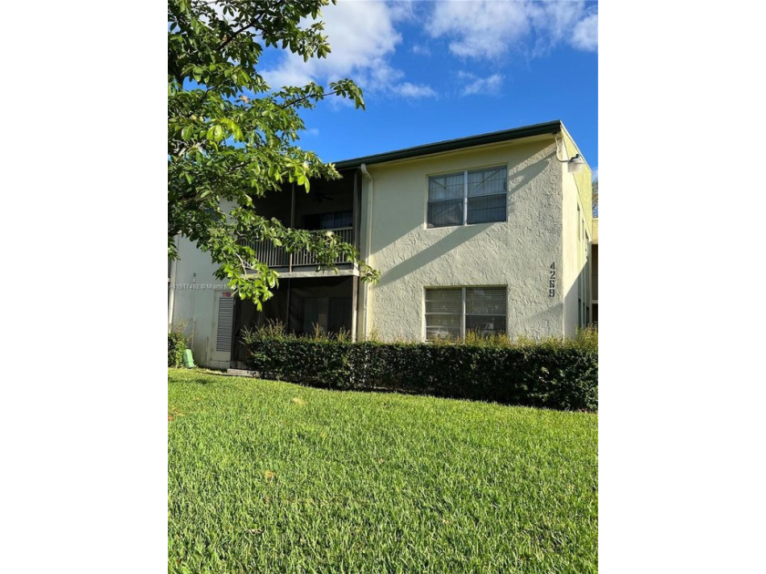 Clean and well maintained large first floor condo. Corner unit - Beach Condo for sale in Coral Springs, Florida on Beachhouse.com