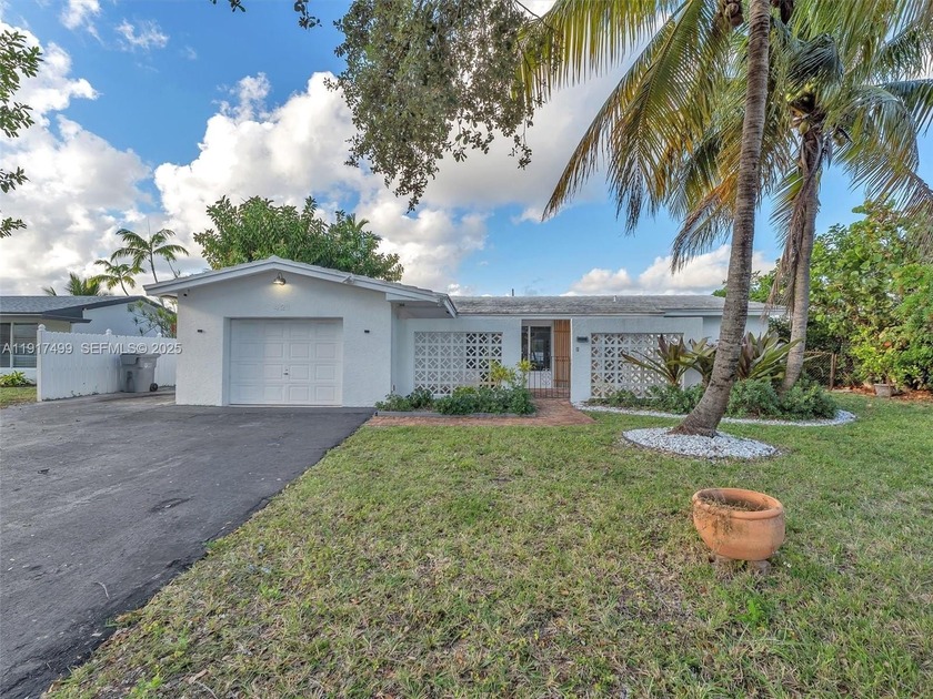 This 3-bedroom, 2-bathroom waterfront pool house with Ocean - Beach Home for sale in Pompano Beach, Florida on Beachhouse.com