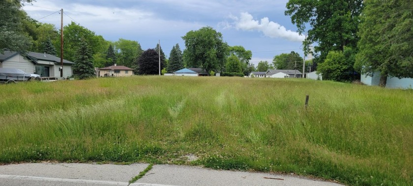 Great opportunity on prime location to build  your dream home - Beach Lot for sale in Oak Creek, Wisconsin on Beachhouse.com