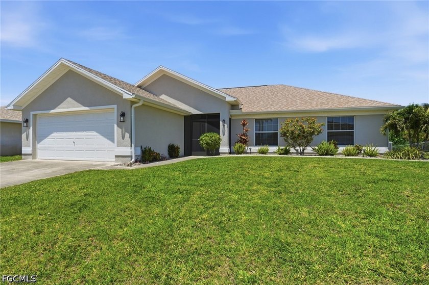 Beautifully remodeled and being sold turnkey, this stunning SW - Beach Home for sale in Cape Coral, Florida on Beachhouse.com