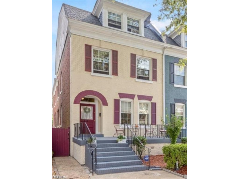 Calling all investors and renovation enthusiasts! This historic - Beach Townhome/Townhouse for sale in Norfolk, Virginia on Beachhouse.com