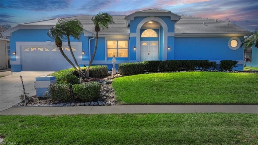 Waterfront home with 3 bedrooms, 2.5 baths, and high ceilings - Beach Home for sale in Marco Island, Florida on Beachhouse.com