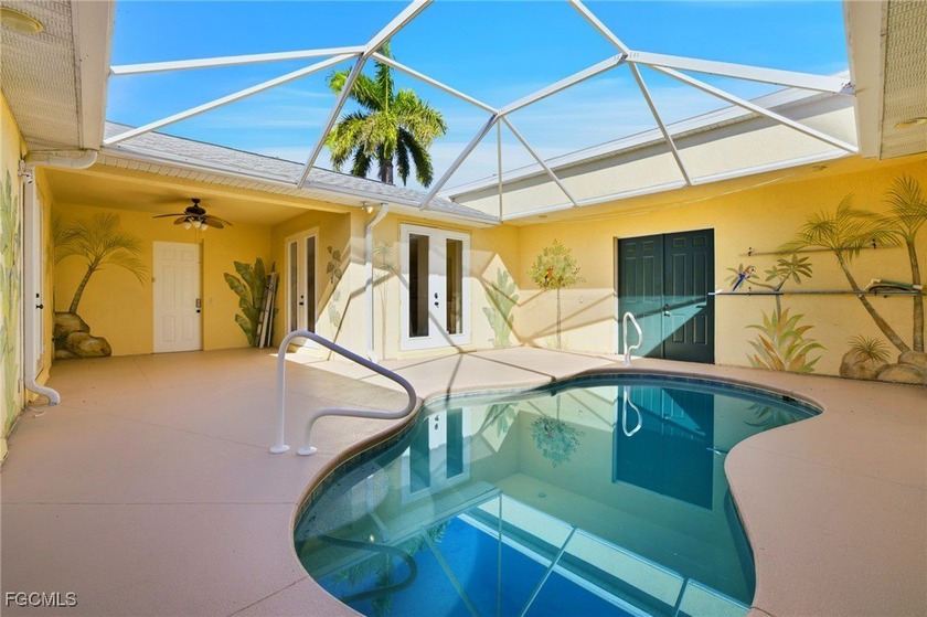 **FLOOD ZONE X!! NO FLOOD INSURANCE REQUIRED** Welcome to your - Beach Home for sale in Cape Coral, Florida on Beachhouse.com