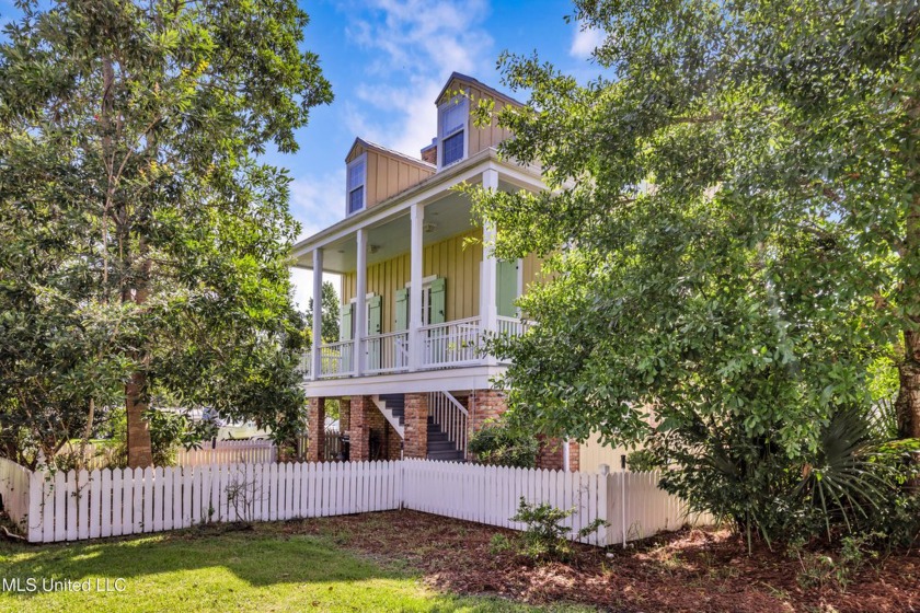 LIVE EVERY DAY LIKE YOUR ON VACATION! BEAUTIFULLY UPDATED - Beach Home for sale in Diamondhead, Mississippi on Beachhouse.com