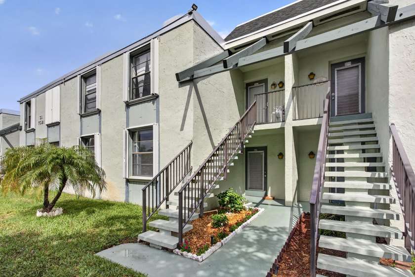 Beautiful FIRST floor unit, soothing colors, bright and airy! - Beach Condo for sale in Margate, Florida on Beachhouse.com