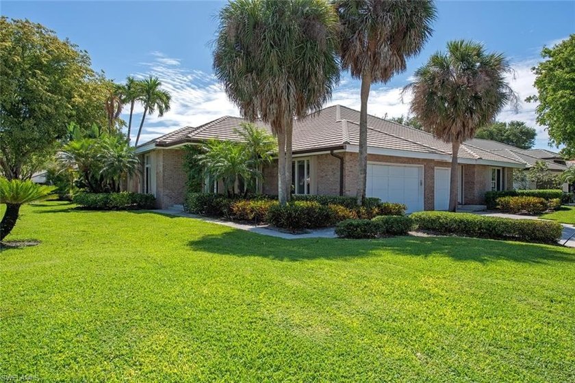 Fantastic remodel opportunity in one of Pelican Bay's most - Beach Home for sale in Naples, Florida on Beachhouse.com