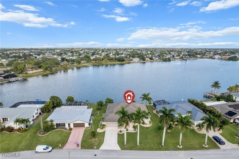 Stunning Lakefront Luxury Home on Lake Saratoga. Welcome to this - Beach Home for sale in Cape Coral, Florida on Beachhouse.com