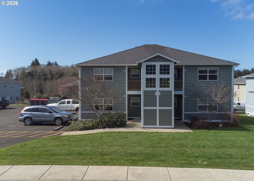 High performing well maintained fourplex in Warrenton with very - Beach Townhome/Townhouse for sale in Warrenton, Oregon on Beachhouse.com