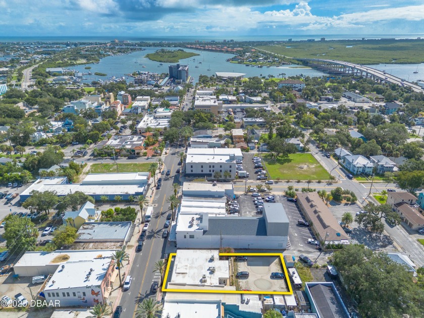 This well-positioned building offers excellent visibility - Beach Commercial for sale in New Smyrna Beach, Florida on Beachhouse.com