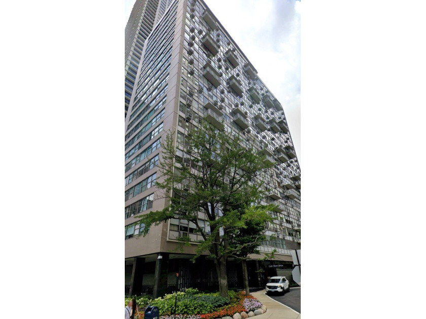 **MULTIPLE OFFERS RECEIVED, HIGHEST AND BEST DUE 11/16 @ 12 PM** - Beach Condo for sale in Chicago, Illinois on Beachhouse.com