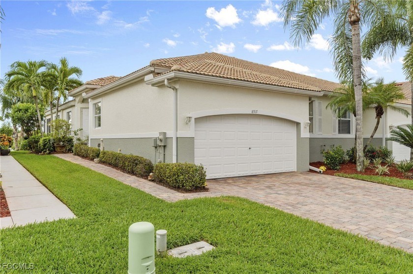 MOTIVATED SELLER! Enjoy lakefront living in this spacious - Beach Home for sale in Fort Myers, Florida on Beachhouse.com