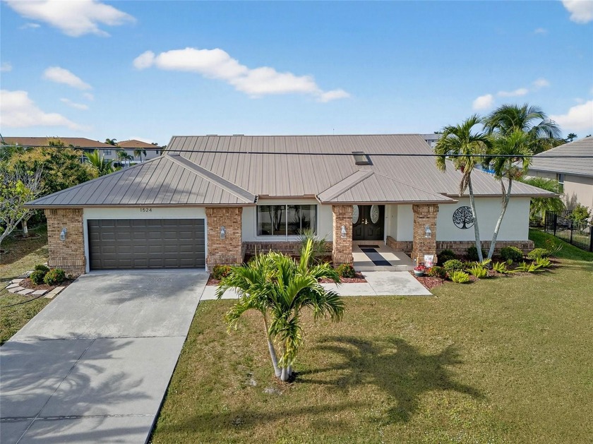 Punta Gorda Isles!  Spacious 3 bedroom, 2 bath, 2-car garage - Beach Home for sale in Punta Gorda, Florida on Beachhouse.com