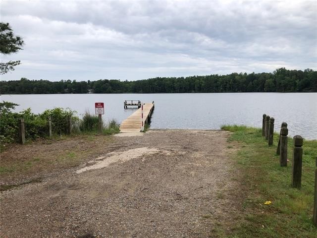 Have you ever thought of building a home? Look at some house - Beach Lot for sale in Gloucester, Virginia on Beachhouse.com