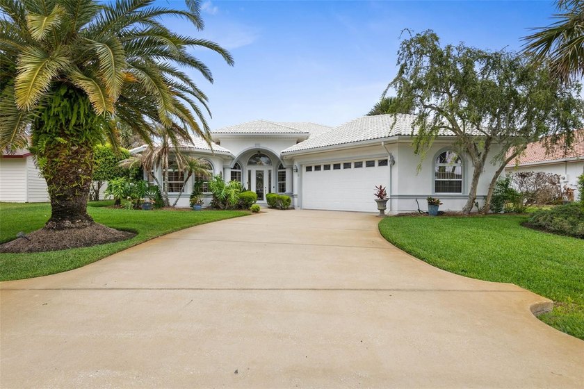 This inviting canal-front home offers 4 bedrooms, 4 bathrooms, a - Beach Home for sale in Palm Coast, Florida on Beachhouse.com