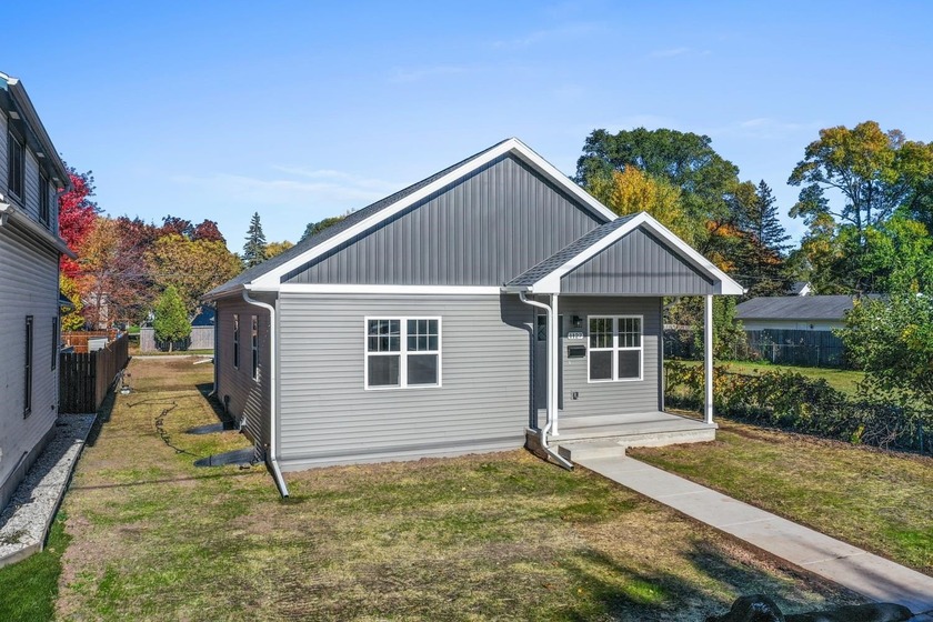 Charming 3BR/2BA bungalow near Bay Beach! This beautiful new - Beach Home for sale in Green Bay, Wisconsin on Beachhouse.com