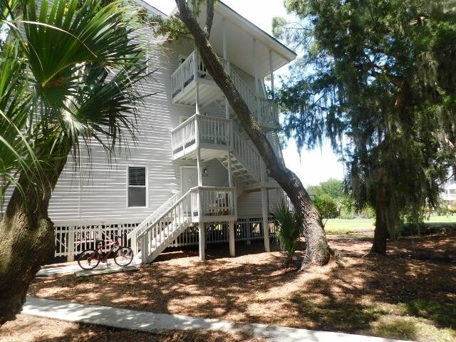 Best Buy on a renovated downstairs 1BR/1BA Driftwood Villa.  The - Beach Home for sale in Edisto Beach, South Carolina on Beachhouse.com