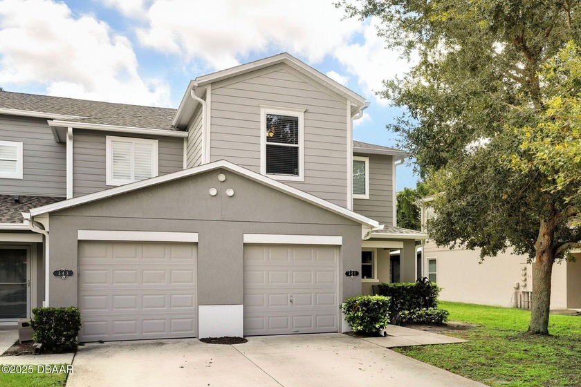 Welcome to this light and bright beautiful 3 bedroom, 2.5 bath - Beach Townhome/Townhouse for sale in New Smyrna Beach, Florida on Beachhouse.com