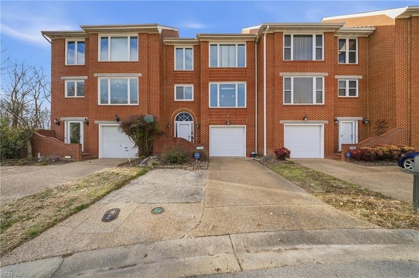 Nestled on a quiet cul-de-sac in the desirable River Creek - Beach Townhome/Townhouse for sale in Suffolk, Virginia on Beachhouse.com