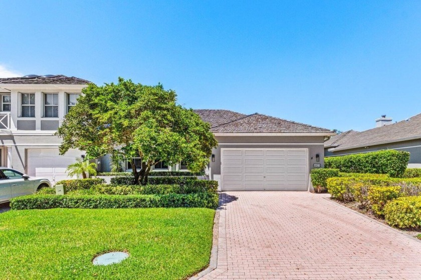 Stunning 3 BD 2 BA situated on the golf course in Cambridge of - Beach Townhome/Townhouse for sale in Boca Raton, Florida on Beachhouse.com