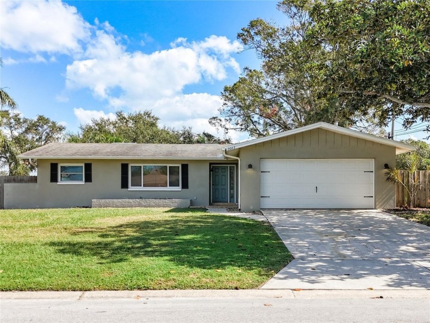 Welcome to 2063 Dawn Dr, a charming one-story single-family home - Beach Home for sale in Clearwater, Florida on Beachhouse.com