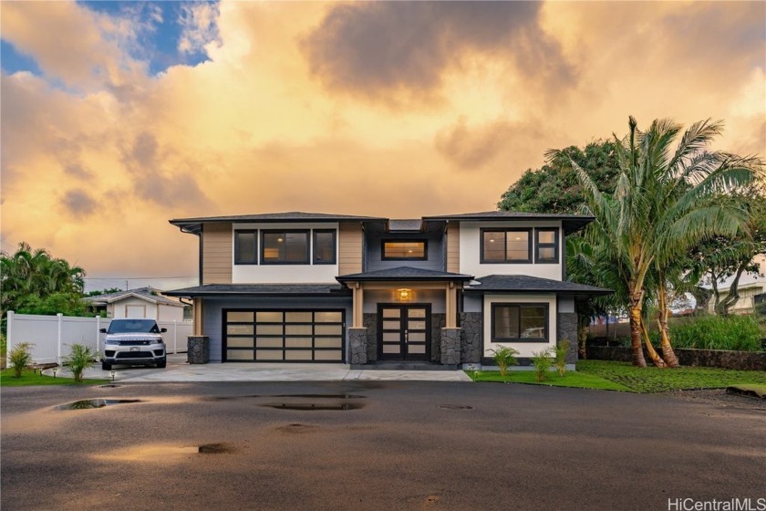 Modern Elegance at William Henry Estates. Situated at the end of - Beach Home for sale in Kaneohe, Hawaii on Beachhouse.com