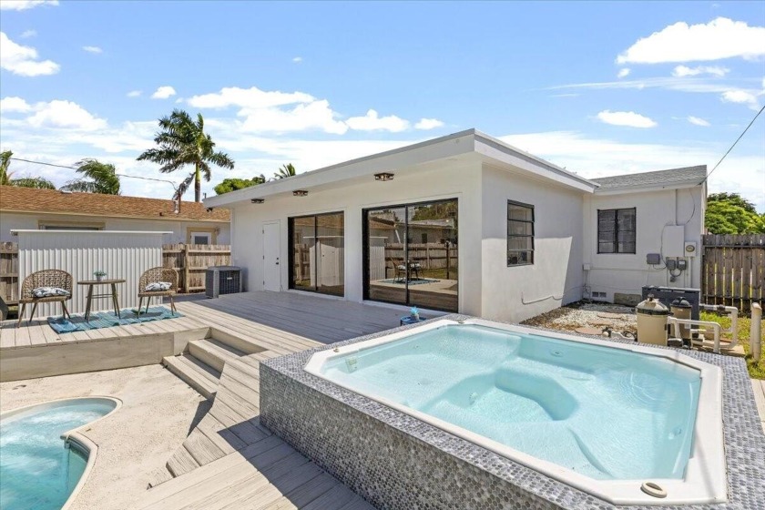 Beautifully renovated home in the heart of Lake Worth Beach - - Beach Home for sale in Lake Worth Beach, Florida on Beachhouse.com