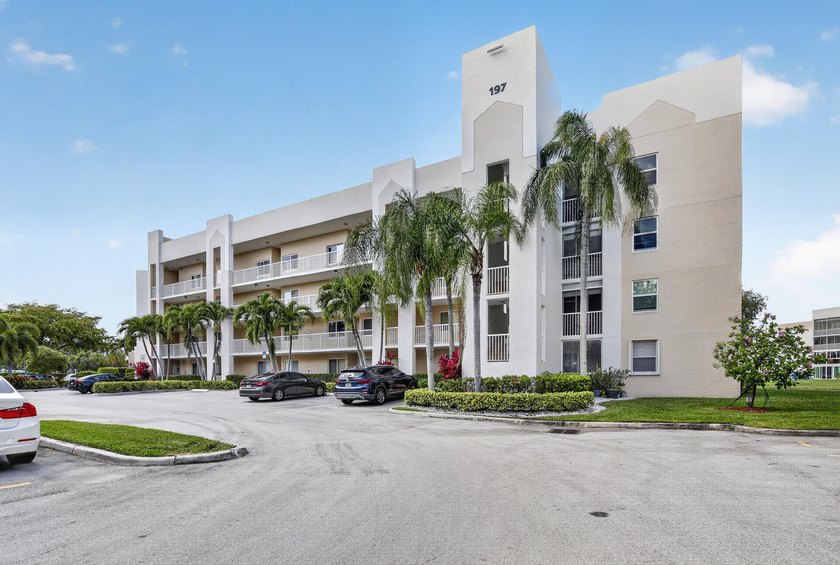 Welcome to your piece of paradise. This spacious 1st floor condo - Beach Condo for sale in Sunrise, Florida on Beachhouse.com