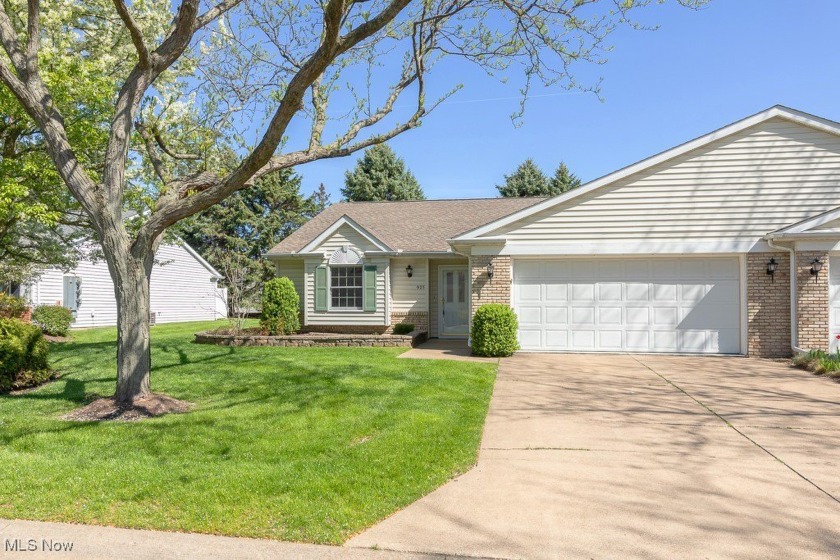 Stunning Huron condo located in the desirable Hidden Valley - Beach Condo for sale in Huron, Ohio on Beachhouse.com