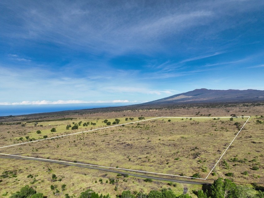 Discover a truly unique island lifestyle on the verdant slopes - Beach Acreage for sale in Kealakekua, Hawaii on Beachhouse.com