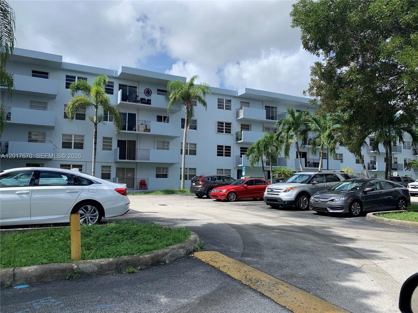 Well Kept and spacious 2 Bed 2 Ba unit on 2nd floor in gated - Beach Condo for sale in Miami, Florida on Beachhouse.com
