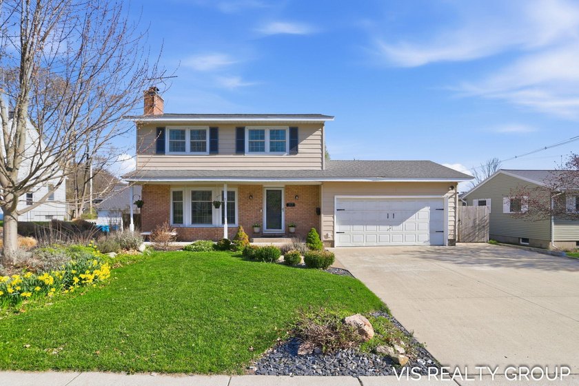 Welcome to 317 Grand Avenue! This beautiful 3-bedroom, 2-bath - Beach Home for sale in Grand Haven, Michigan on Beachhouse.com
