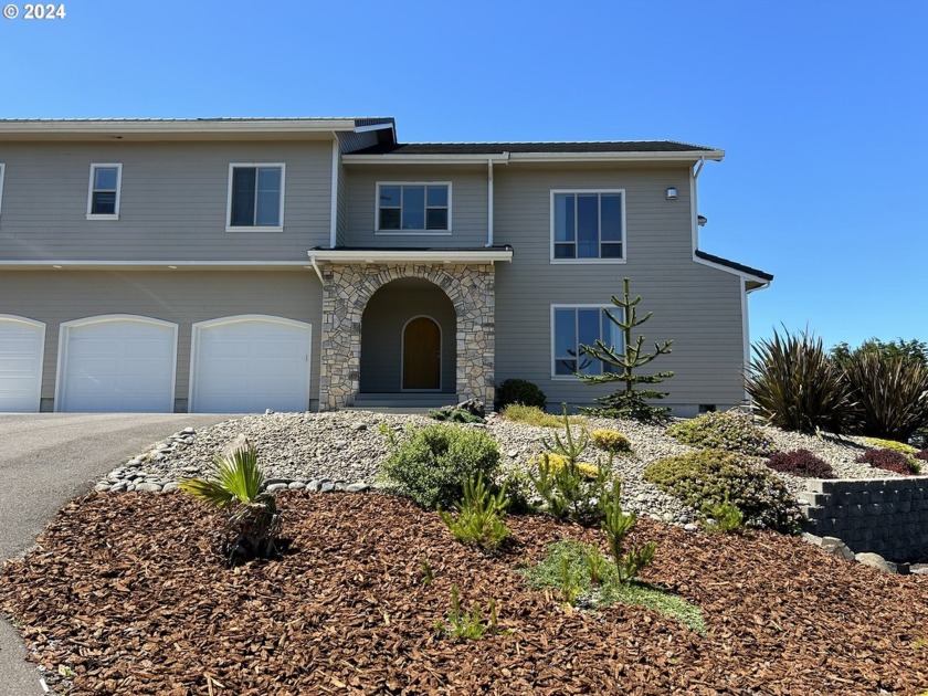 Stunning 2 story luxury home with incredible views of the ocean - Beach Home for sale in Florence, Oregon on Beachhouse.com