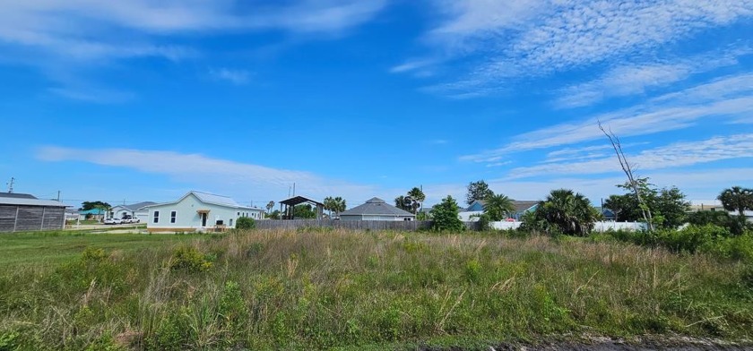 This spacious, level lot measures 100 x 108 and is situated in a - Beach Lot for sale in Mexico Beach, Florida on Beachhouse.com