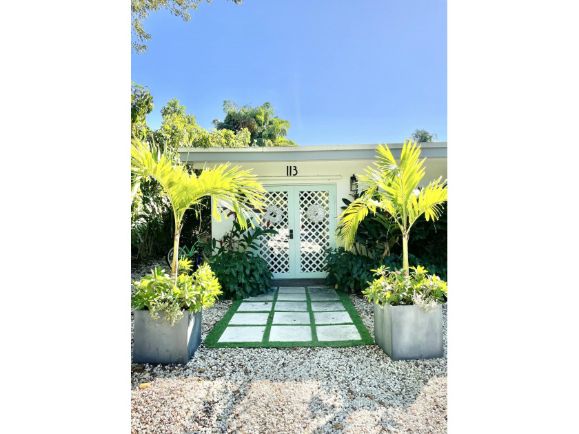 This classic Florida bungalow is located on a rare DOUBLE Lot on - Beach Home for sale in Plantation Key, Florida on Beachhouse.com