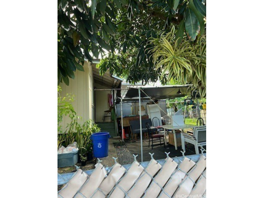 Huge lot with four houses, Good Investment, Each house have - Beach Home for sale in Honolulu, Hawaii on Beachhouse.com