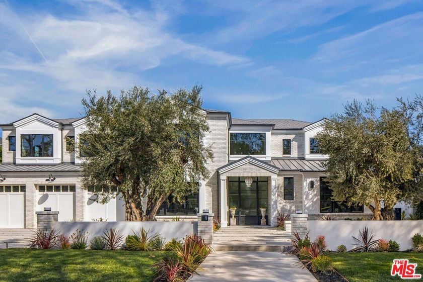 1220 Corsica Drive is a striking new custom estate nestled in - Beach Home for sale in Pacific Palisades, California on Beachhouse.com